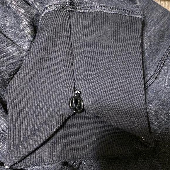 Lululemon Grey Cropped Legging with Side Zippers, size 8 - Picture 4 of 6